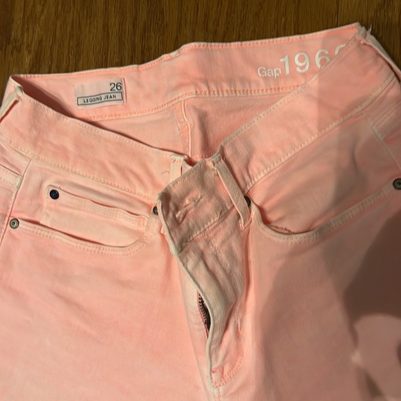 Peachy colored Gap legging jeans.  Size 26. - Picture 2 of 2